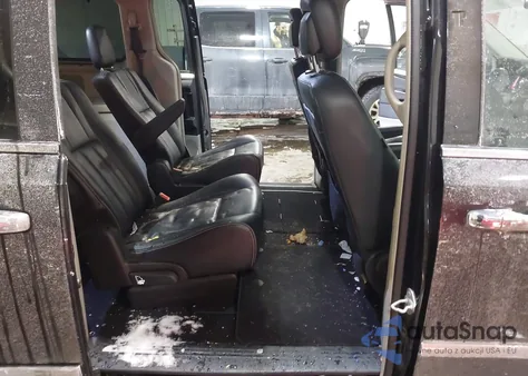 2014 Chrysler Town & Country Touring z USA, uszkodzony, nr VIN 2C4RC1BG3ER460796